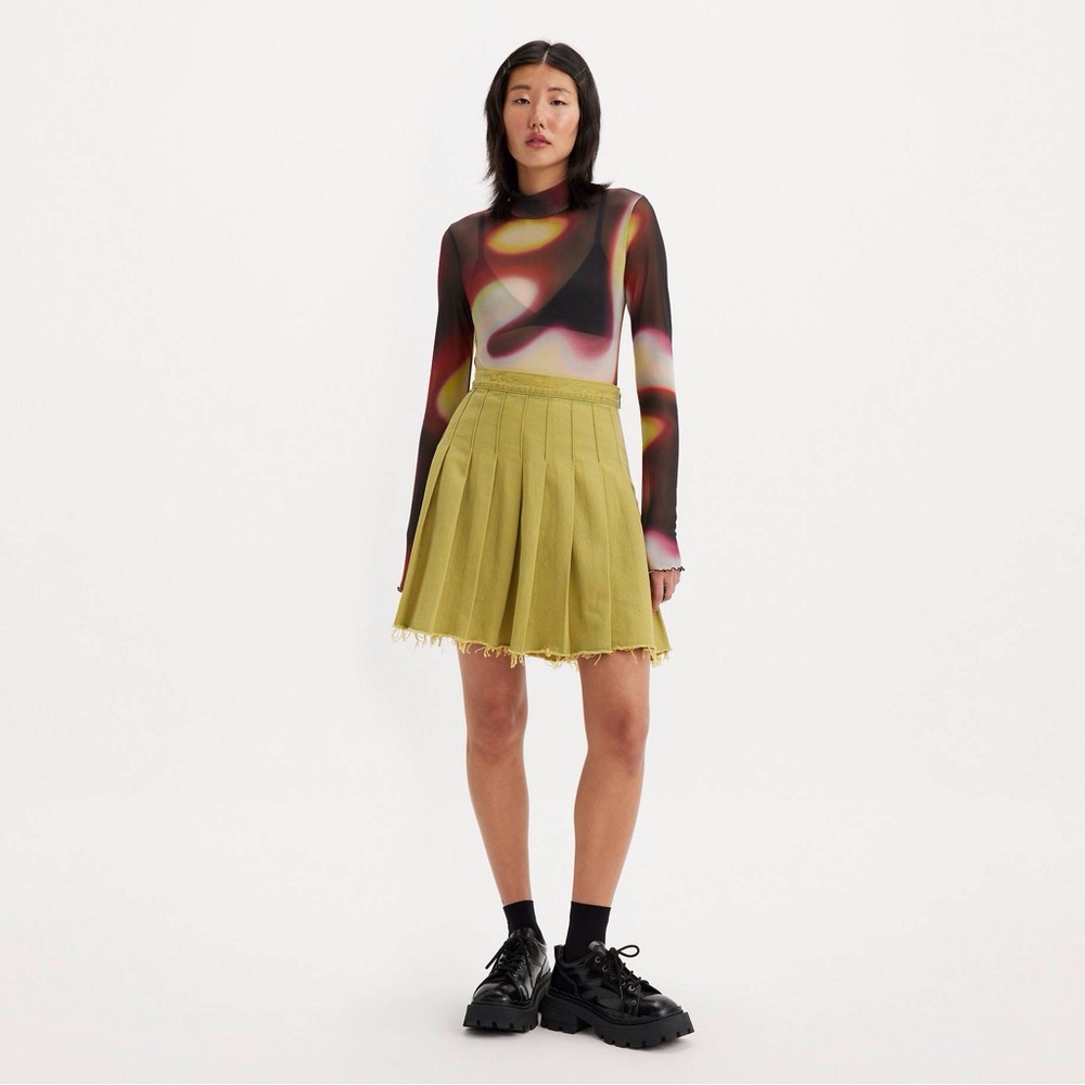 New Levi’s X Barbie Ferreira UO Exclusive Pleated Mini Skirt Green Denim sz XS